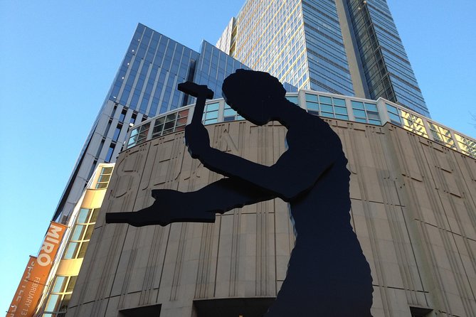 Seattle Scavenger Hunt Adventure - The Seattle Art Museum and the Gum Wall