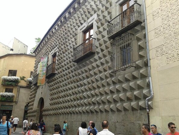 Segovia Scavenger Hunt and Sights Self-Guided Tour - Key points to know before you book