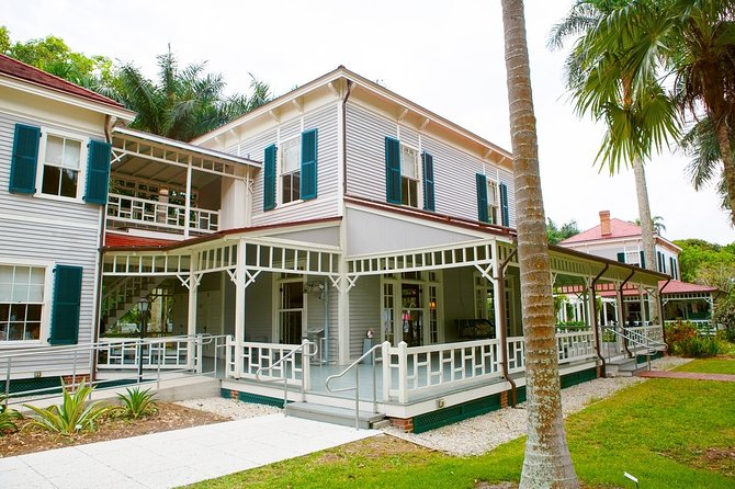 Self-Guided Fort Myers Scavenger Hunt: His Greatest Invention - Park of Palms and Manatee Park