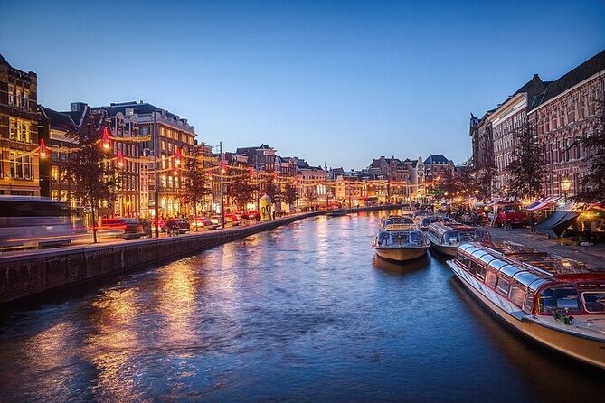 Self-Guided Mystery Hunt by Dam Square in Amsterdam - Damstraat and the first clues