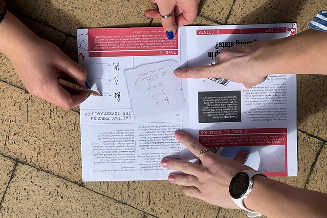 Self-guided Mystery Walk by the Notre Dame - What you learn, and what you do not