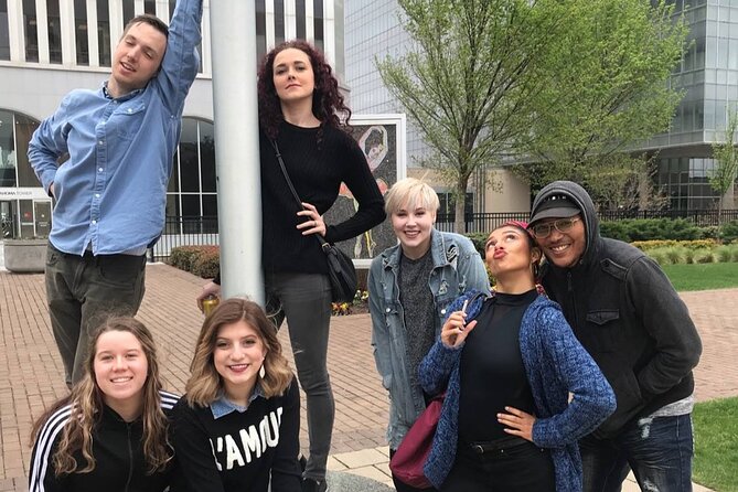 Self-Guided Scavenger Hunt Adventure in League City - Starting at 100 W Walker Street