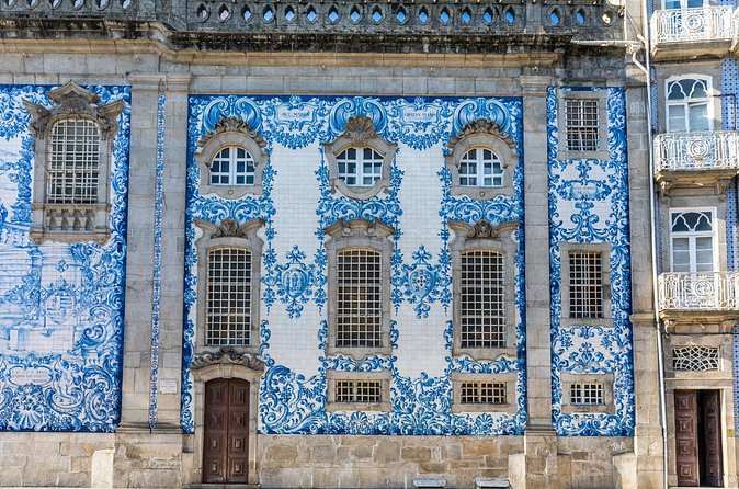 Self-Guided Scavenger Hunt and Tour in Porto - Reaching Praça da Ribeira