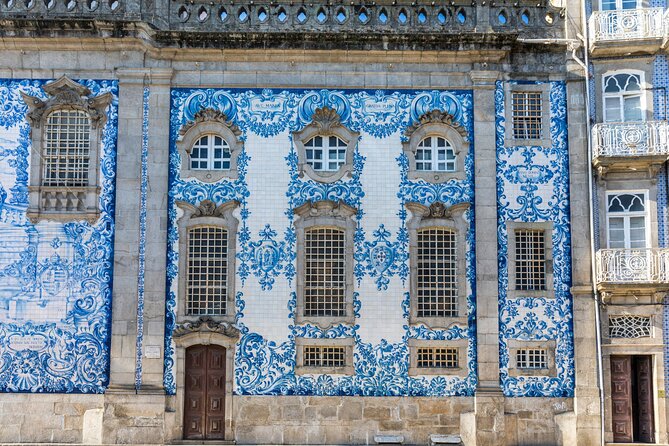 Self-Guided Scavenger Hunt and Tour in Porto - Crossing the Dom Luis I Bridge
