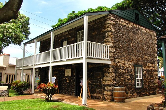 Self-Guided Scavenger Hunt: Lahaina Over The Rainbow - Masters Reading Room rewards careful attention