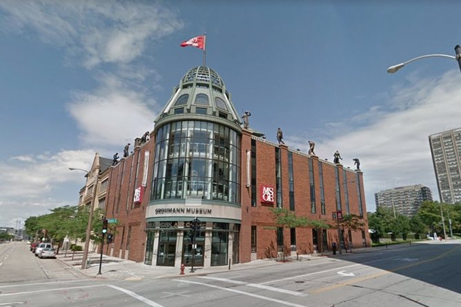 Self-Guided Scavenger Hunt: Milwaukee A Splash of Color - Starting at the Milwaukee Art Museum
