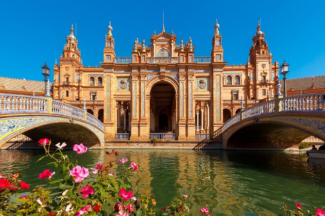 Seville Scavenger Hunt and Highlights Self Guided Audio Tour - Seville Cathedral, Puerta del León, and the old tobacco factory