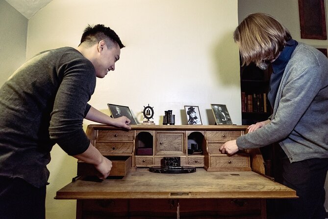 SHERLOCK Escape Room - Who should book the $685.63 private room?