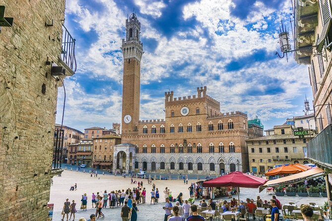 Siena Scavenger Hunt and Highlights Self Guided Audio Tour - Pinacoteca Nazionale: art without an indoor ticket