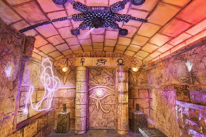 Star Element Escape Game in Prague - Entering the Tatuin pyramid