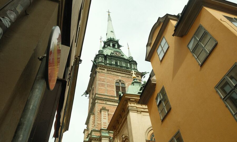 Stockholm: Old Town Self-Guided Tour Learn and solve Puzzles - Starting beneath the Royal Palace