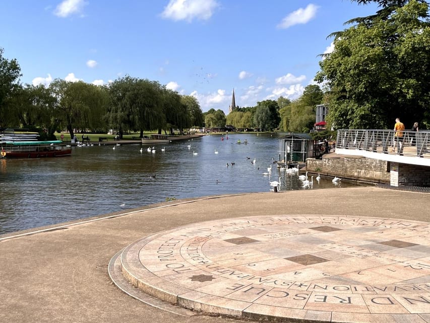 Stratford-upon-Avon: City Walking Tour & Exploration Game - Walking beside the River Avon