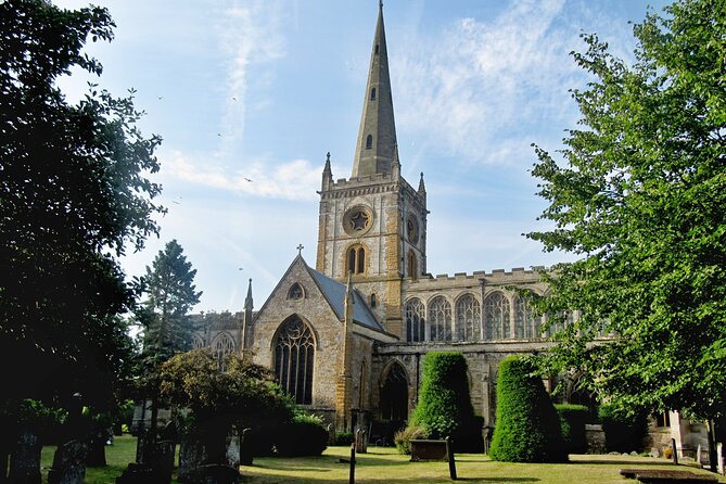 Stratford-upon-Avon: Self-Guided Walk & Interactive Treasure Hunt - The Royal Shakespeare Theatre and the American Fountain