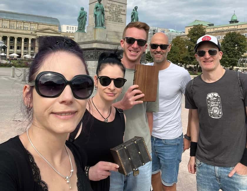 Stuttgart: Outdoor Escape Game - exciting puzzle tours about the city's history - Starting at Schlossplatz with a historian