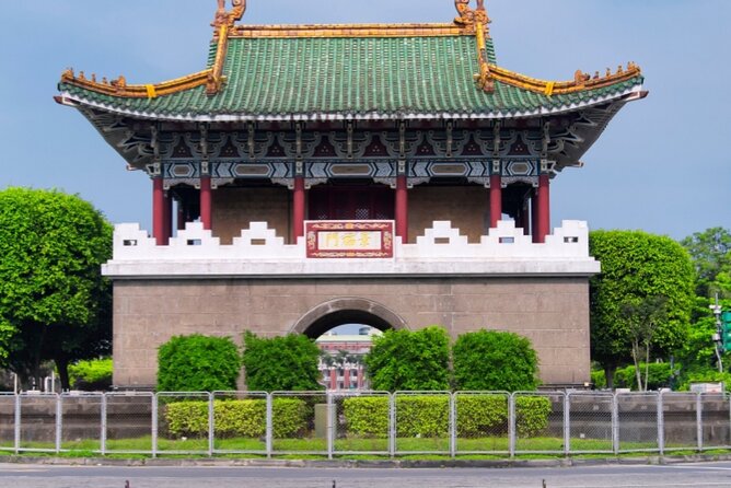 Taipei Scavenger Hunt and Sights Self-Guided Tour - Starting at Chiang Kai-shek Memorial Hall