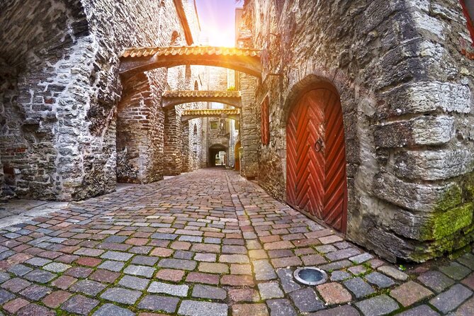 Tallinn Scavenger Hunt and Highlights Self Guided Audio Tour - Starting at Viru Gate with only your phone