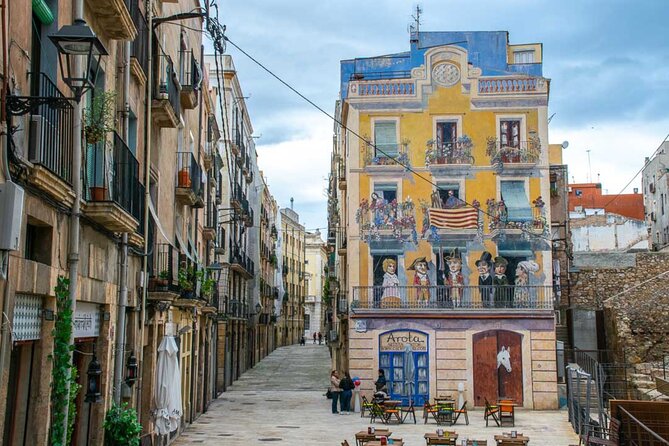 Tarragona Scavenger Hunt and Highlights Self Guided Audio Tour - Plaça dels Sedassos and Tarragona Cathedral