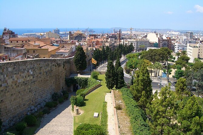 Tarragona Scavenger Hunt and Highlights Self Guided Audio Tour - Monument to the Castellers and Central Market