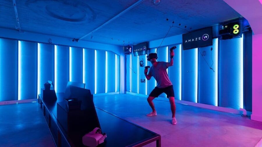 The Hague: VR Escape Room for 2 - 4 people - The 90-minute format, from briefing to bar