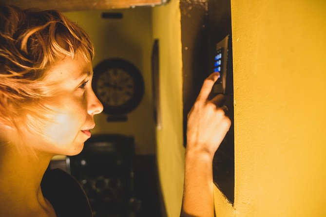 The Inheritance Mystery Escape Room - Why the eight-person limit matters