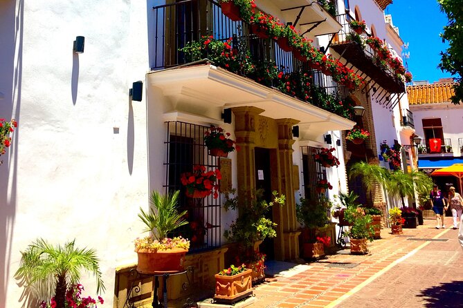 The Magic Coins of Marbella: Outdoor Escape Adventure - Starting beside the Mediterranean on Avenida del Mar