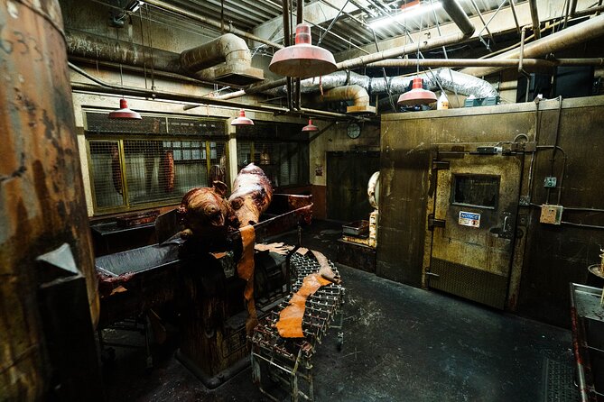 The Official SAW Escape Room in Las Vegas - Fear, sound, fog, and live actors