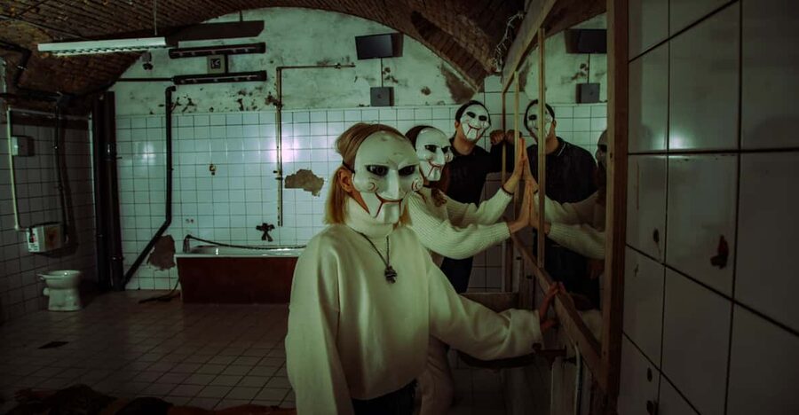 The Real Saw | Escape Room by PÁNiQ SZOBA - The restraints, darkness, and practical reality