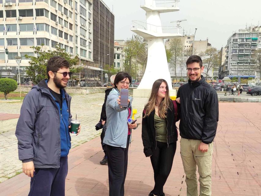 Thessaloniki: Family Treasure Hunt & Tour w Food Stop - Galerius Palace and Roman Thessaloniki