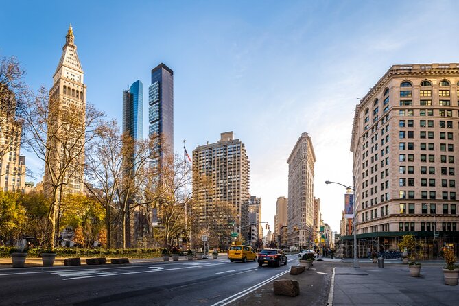 Time Warp in Flatiron: NYC Self-Guided Puzzle Quest - Pete’s Tavern and Gramercy Park