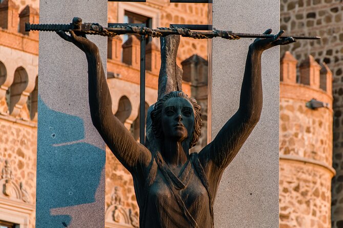 Toledo Scavenger Hunt and Highlights Self-Guided Tour - A short route with a longer real-world pace