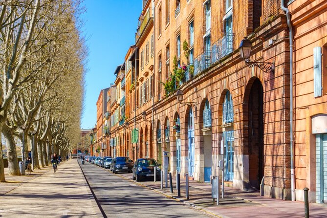 Toulouse "Ville Rose": Interactive Game & Walking Tour - Start beside Toulouse Cathedral at Place Saint-Étienne
