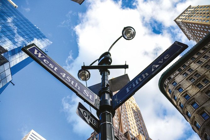 Treasure hunt in Midtown with New York in French - Chasing the mystery celebrity