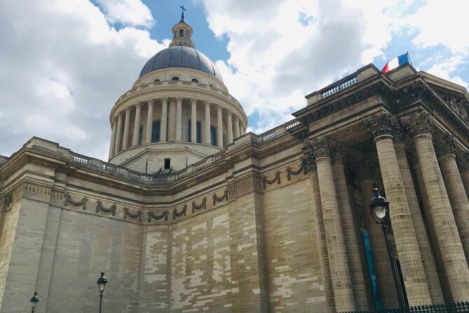 Treasure Hunt in Paris – From the Panthéon to the Louvre - Place Dauphine, Pont Neuf, and the final stretch