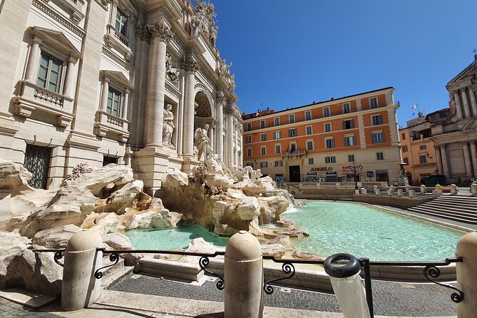 Treasures of Rome Scavenger Hunt for Friends Team Building & Company Incentive - Starting near the Colosseum, then reaching central Rome