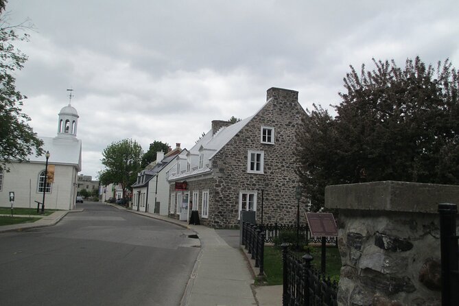 Trois-Rivières Self-Guided Walking Tour and Scavenger Hunt - Ursuline Garden and the old convent