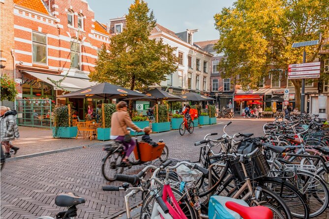 Utrecht Old Town: Medieval Monster Hunt & Walking Tour - The app and the no-internet advantage