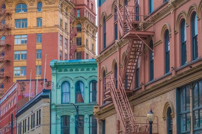 Vancouver Old Town Treasure Hunt: Self-Guided Walking Game - Gastown’s famous steam clock