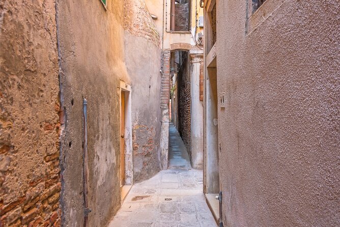 Venice Cannaregio Scavenger Hunt and Sights Self-Guided Tour - The main practical caution: app reliability