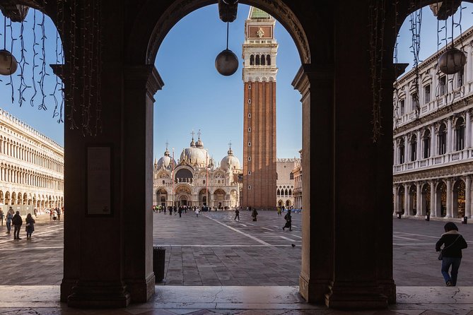 Venice: Casanova Charm Carnival Treasure Hunt - Painting a mask at Palazzo delle Prigioni