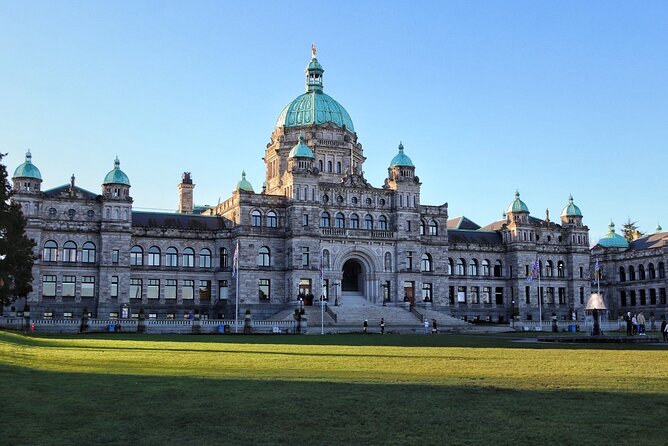 Victoria Scavenger Hunt and City Highlights Walking Tour - The pace, distance, and two-hour estimate