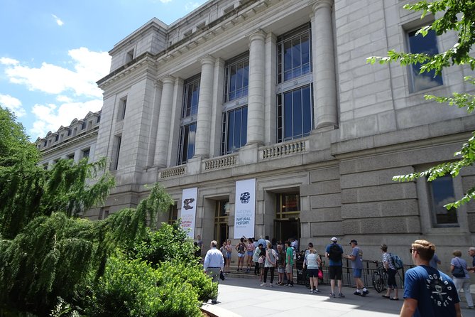 Washington DC Museums self-guided walking tour & scavenger hunt - Native American art, modern sculpture, and Smithsonian landmarks