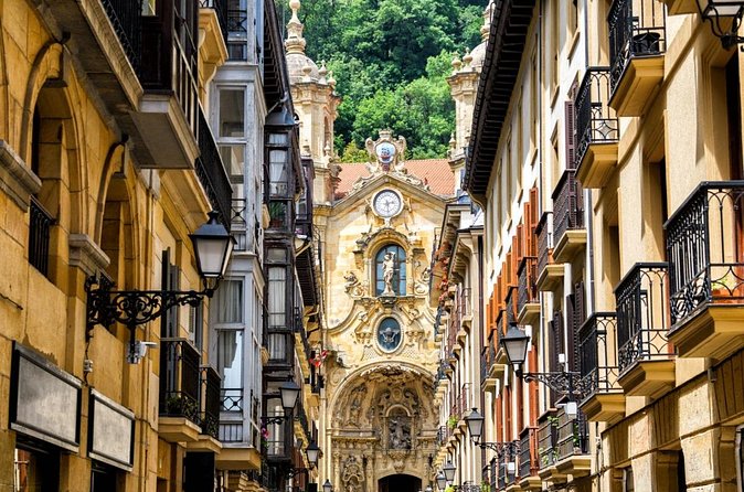 Who Am I? San Sebastian Identity Puzzle Adventure - La Concha Bay gives the route breathing room
