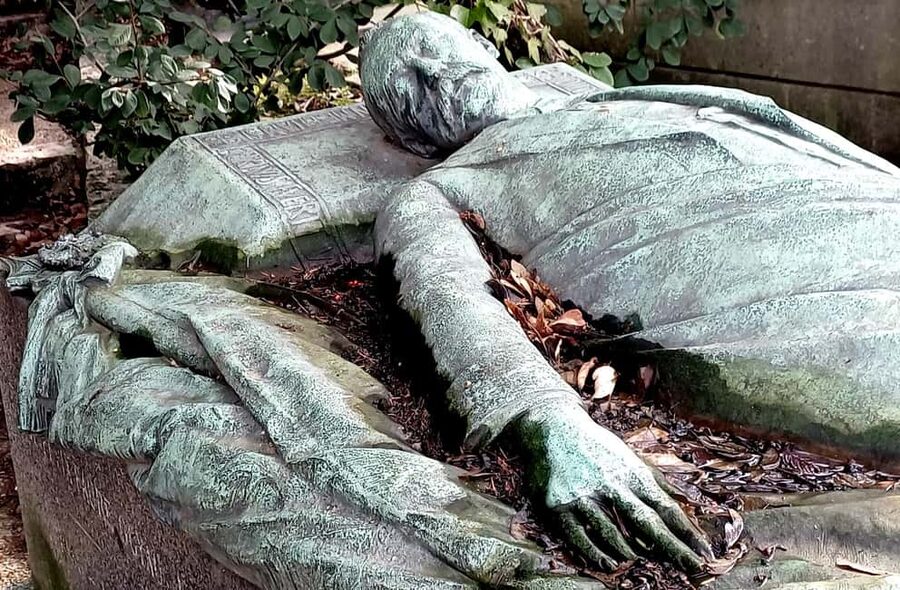 Who Killed Victor ? Escape Game at Père Lachaise Cemetery - Your case begins at Père Lachaise
