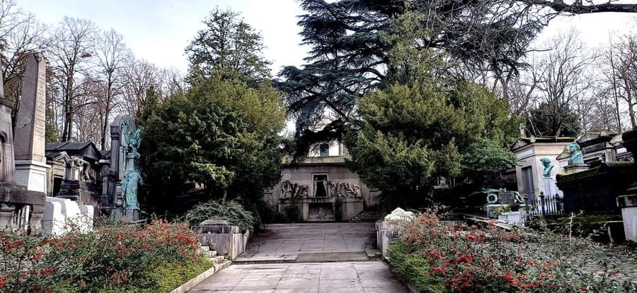 Who Killed Victor ? Escape Game at Père Lachaise Cemetery - A two-hour route with real thinking required