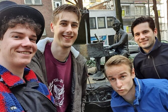 Whodunnit - Interactive city walk in Düsseldorf - The murder game begins at Carlsplatz