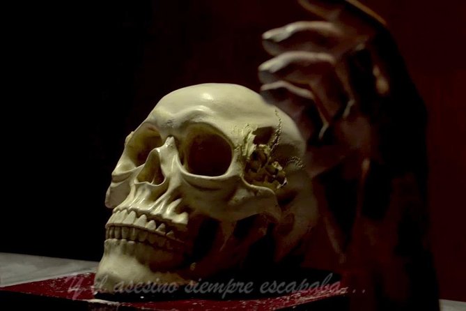 Xcape Room Bcn: Corpse Gallery Escape Room Barcelona - The 1985 case that sets the mood