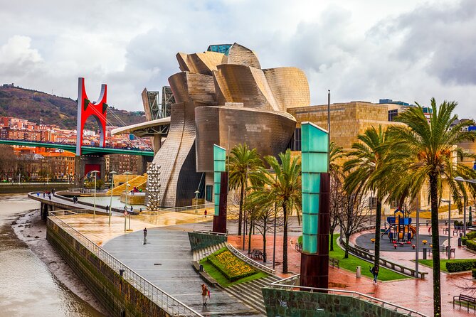 Year of Love in Bilbao: Self-Guided Romantic Puzzle Quest - Puppy and the Guggenheim: Bilbao’s most recognizable pair